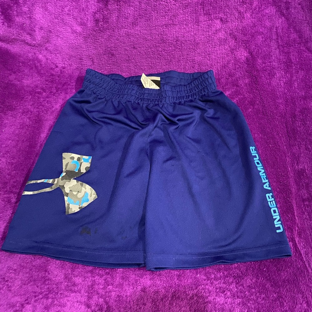 Boys Under Armor shorts. Size 6.